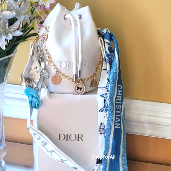 Dior - Picture 2 of 16